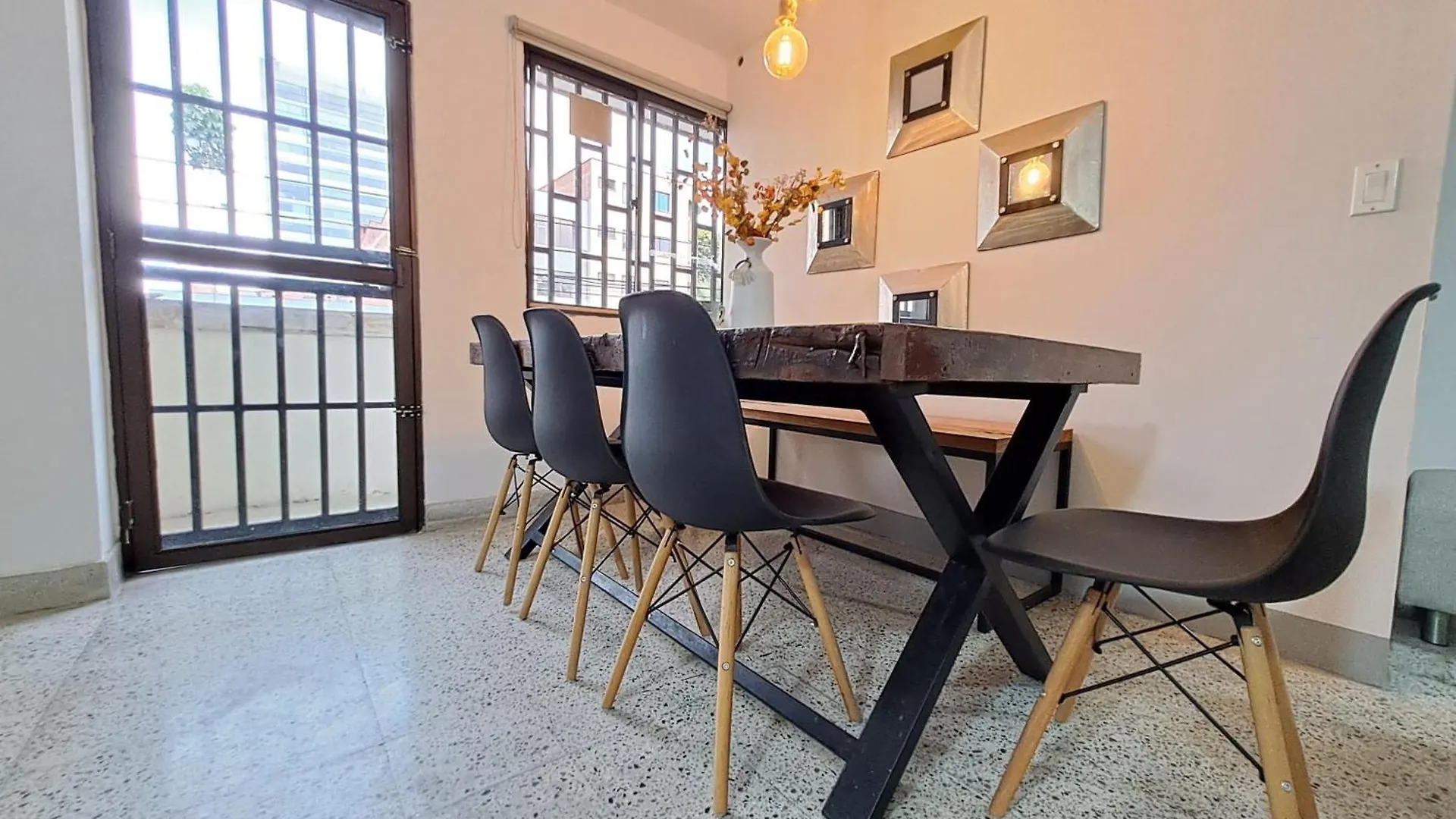 Casa Valtiz Villa Medellín Colombia